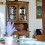 Mercedes Villa *