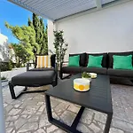 Mercedes Villa *