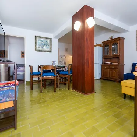 Mercedes Villa